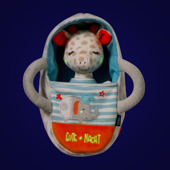 Cuddly giraffe with carry bag