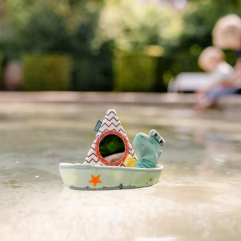 Bath boat with finger puppet
